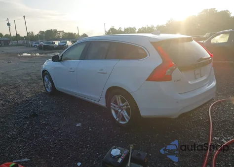 2015 Volvo V60 T5 Premier из США, поврежденный, VIN YV140MEK1F1261749